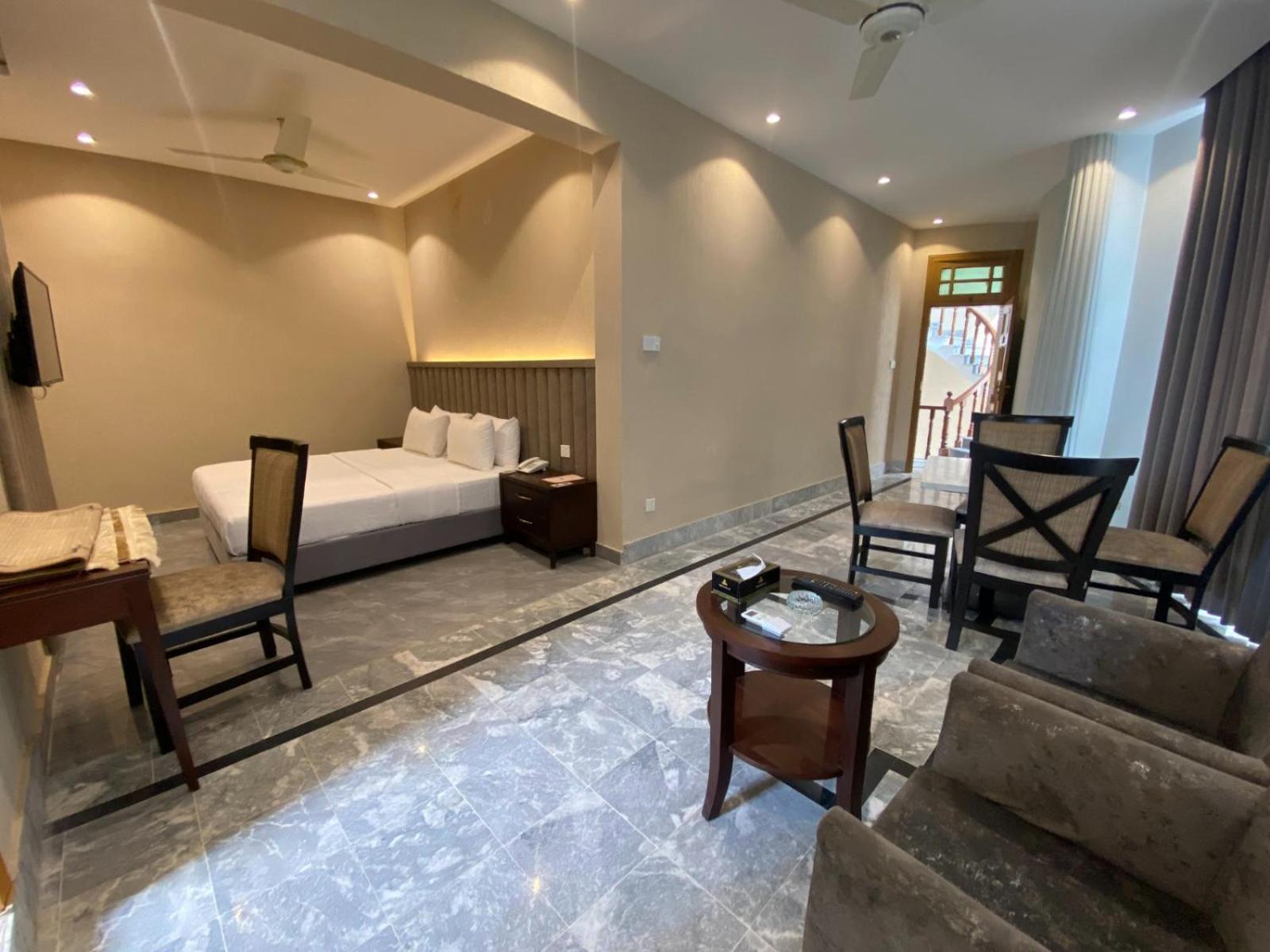 Vip Express Hotel Peshawar Exterior photo