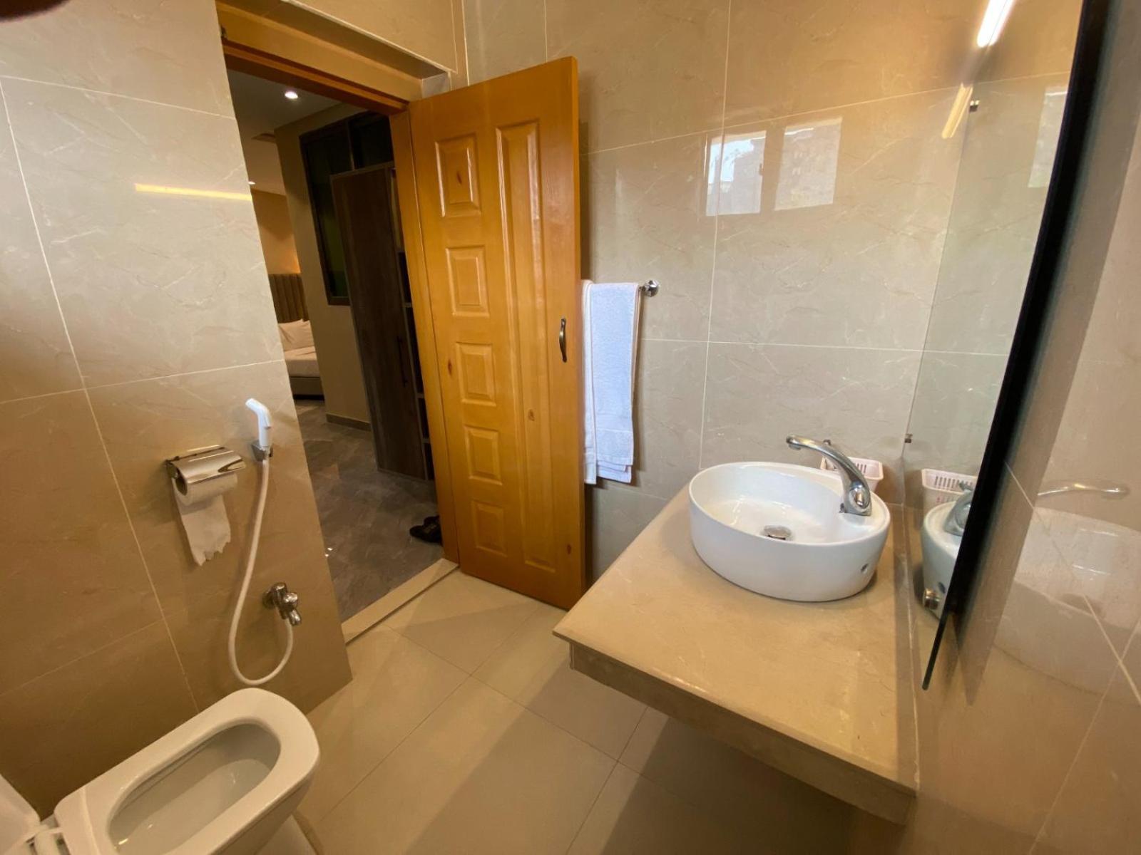 Vip Express Hotel Peshawar Exterior photo