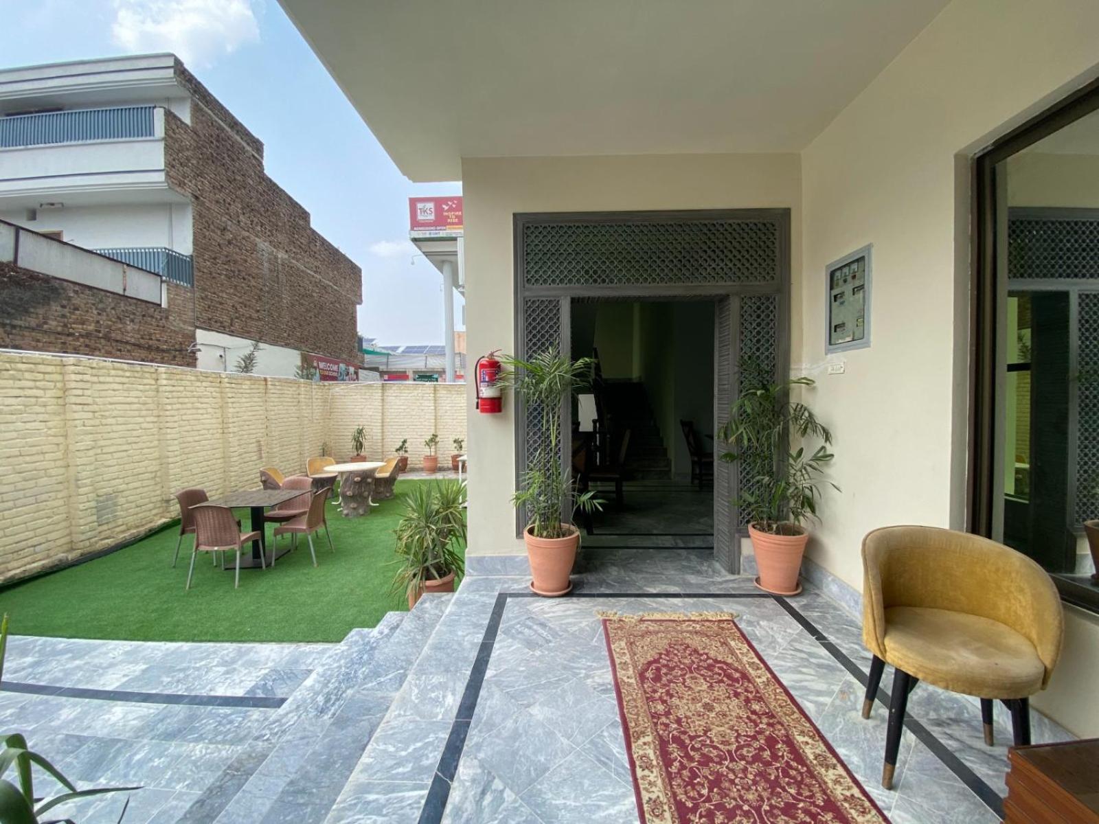 Vip Express Hotel Peshawar Exterior photo